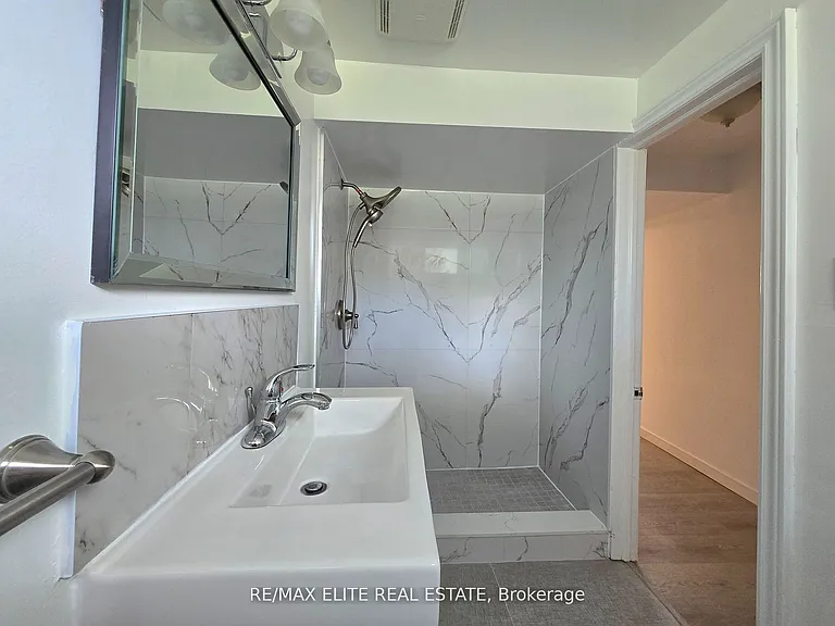 46 Wedgewood Dr #LOWER — Photo 6