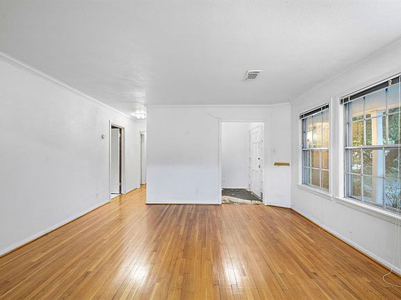 5th image of 5002 Beechnut St