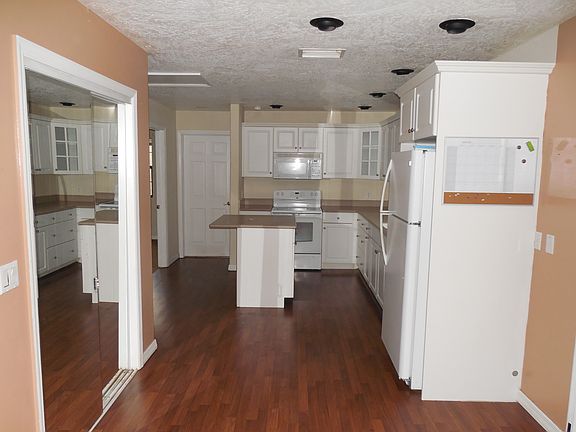 3rd image of 8795 Jay Gardens Ln