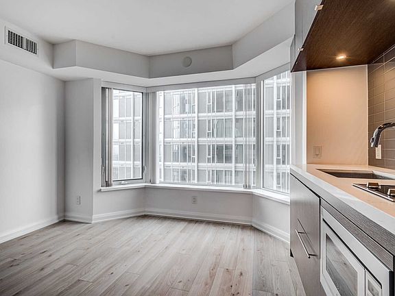 4th image of 155 Yorkville Ave #2311