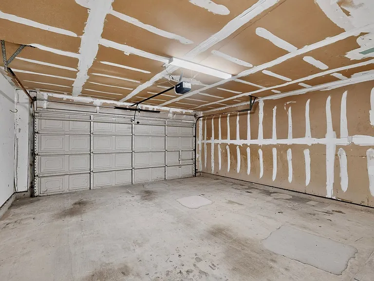 215 Aspenway Dr — Photo 37