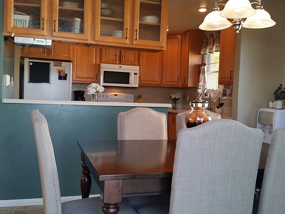 Dinning room to kitchen