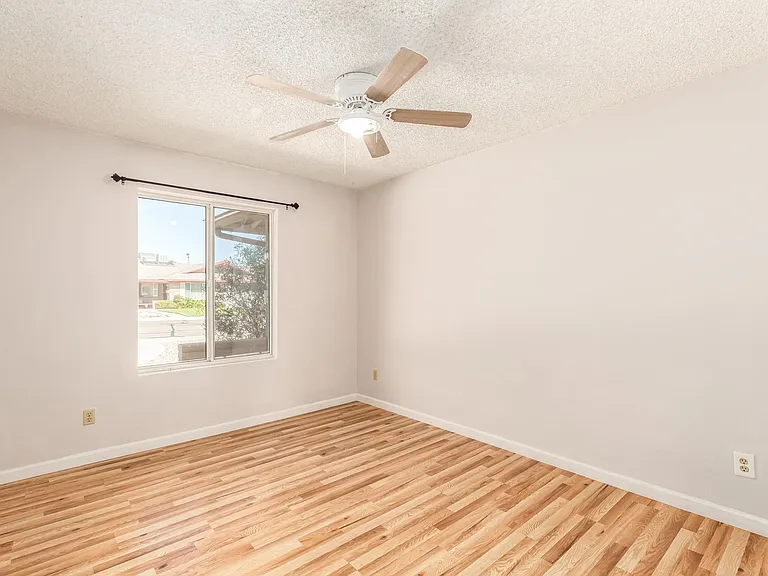 1903 E Balboa Dr — Photo 9
