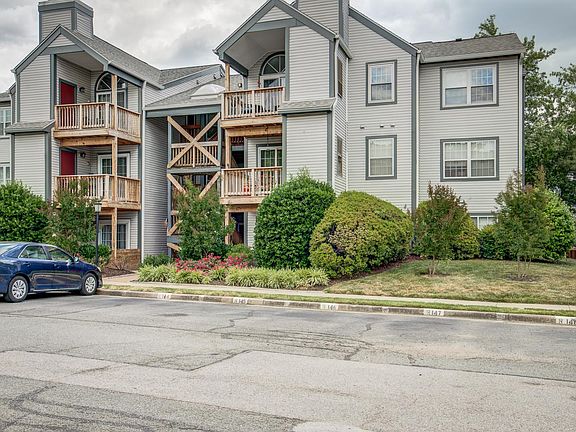 2nd image of 6905D Victoria Dr