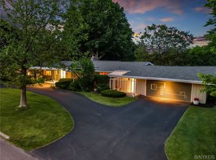 47 Four Seasons Rd W, Amherst, NY 14226