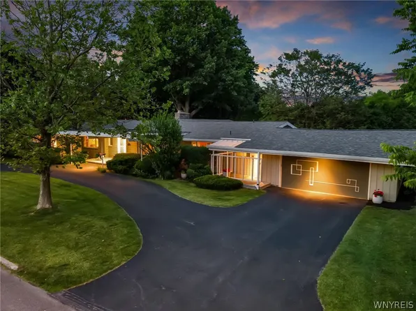 47 Four Seasons Rd W, Amherst, NY 14226