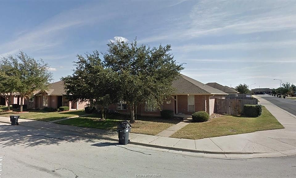 1st image of 904 Willow Pond St