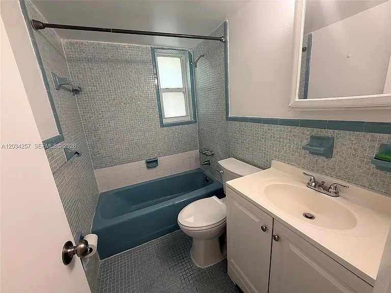 1860 SW 22nd St #11 — Photo 13