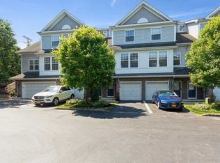 308 Bridgeview Dr, Poughkeepsie, NY 12601