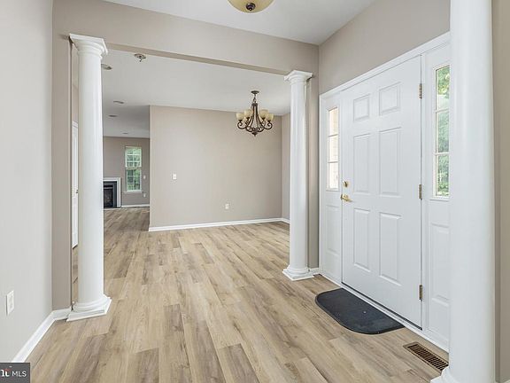 5th image of 1085 Buckingham Dr