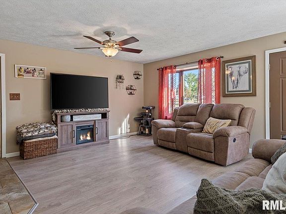 3rd image of 2901 Ontario