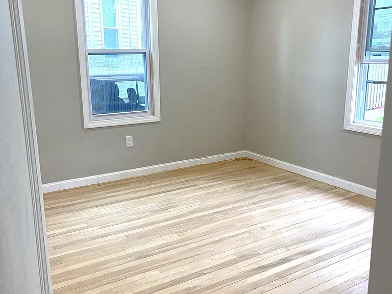 16 Rena St — Photo 7