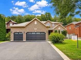 31 Crimson Ridge Rd, Barrie, ON L4N 9R8