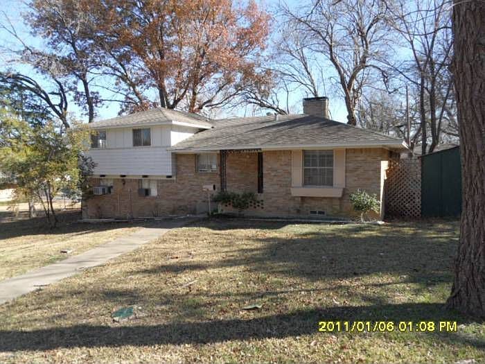 1st image of 916 Oak Trl