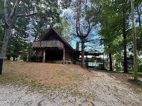 3rd image of 105 Thompson Ln