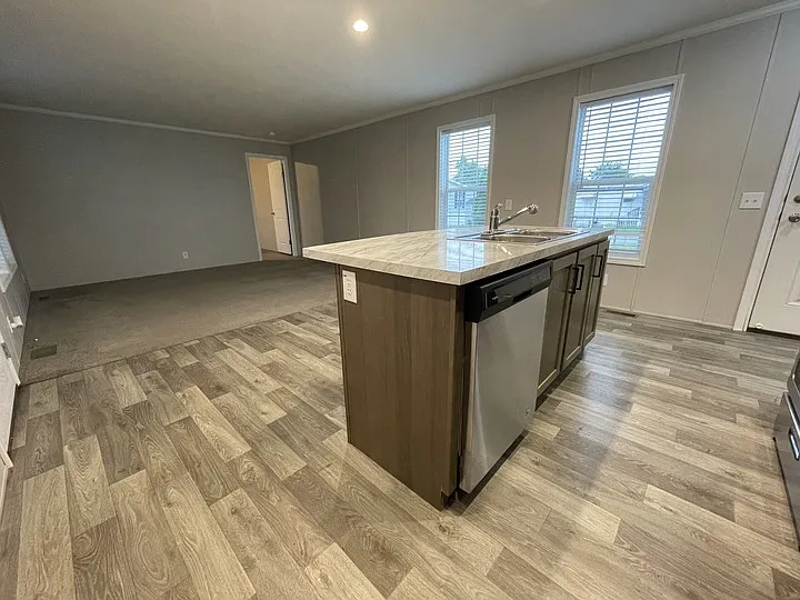 38000 Le Chateau Blvd #124 — Photo 4