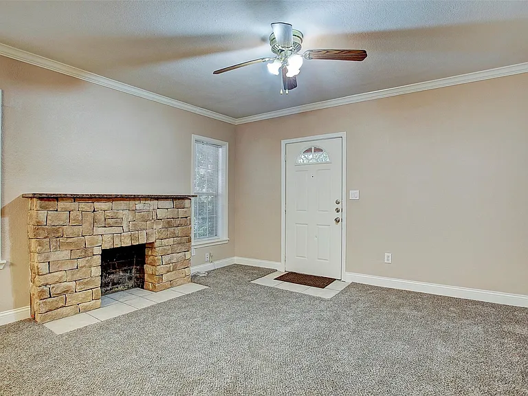 315 W Saulnier St #A — Photo 5