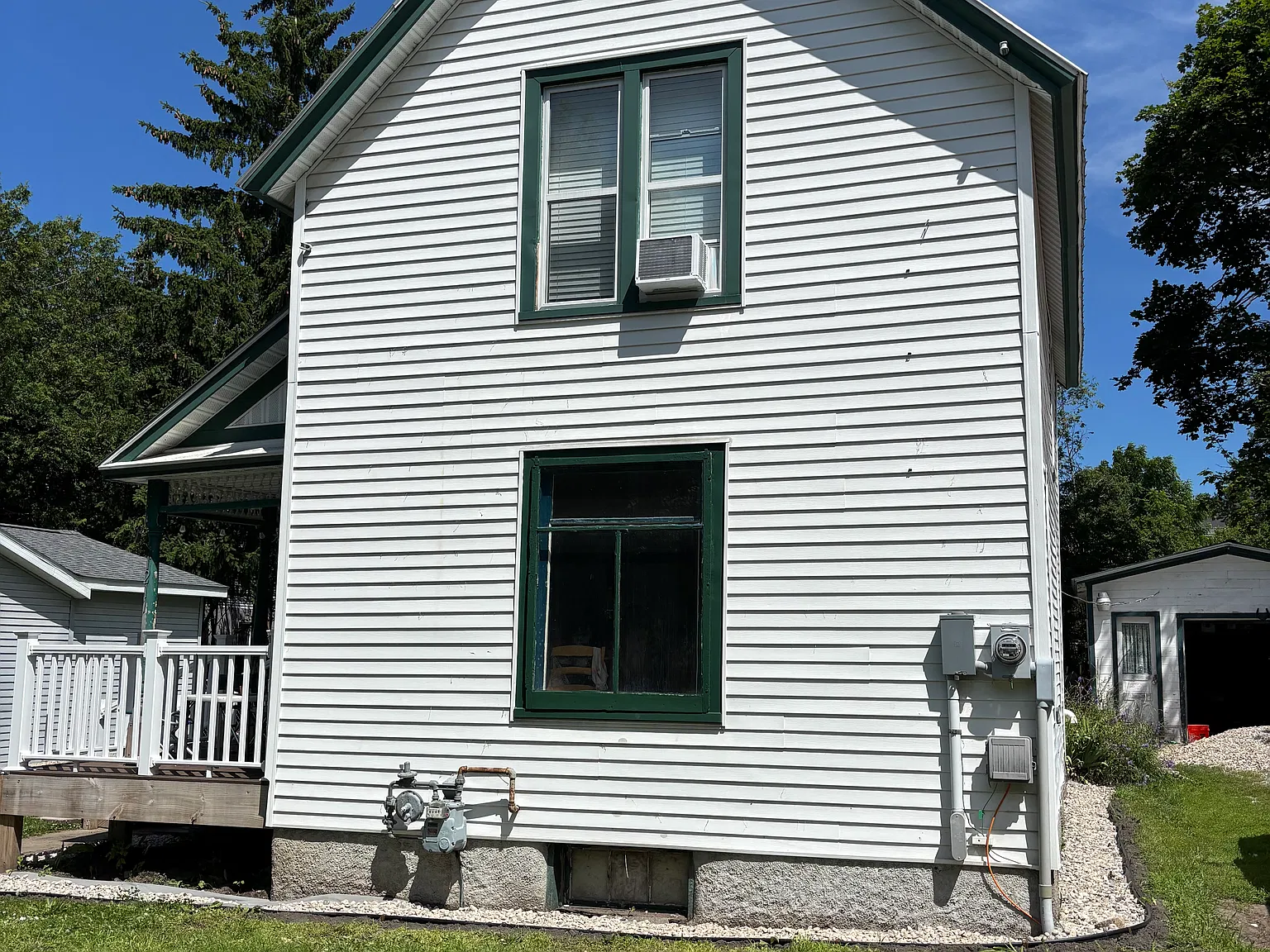 3 bed, 1.5 bath, 1000 sqft, $2,125 — Photo 1