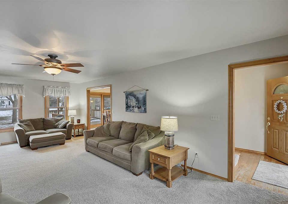 1948 W Baraboo Cir, De Pere, WI 54115 | Zillow