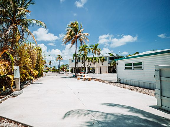 4th image of 701 Spanish Main Dr #14