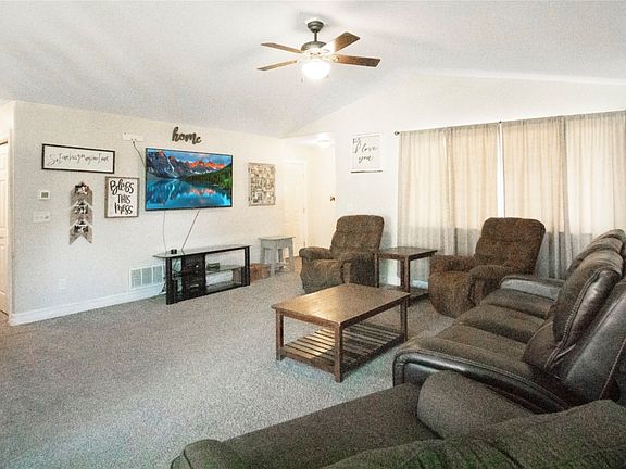 4th image of 105 Dogwood Ct