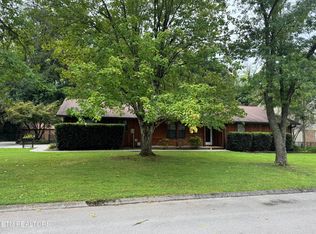 2214 Eva Jean Dr, Maryville, TN 37804