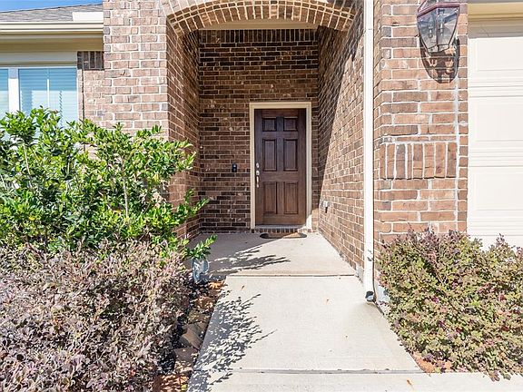 4th image of 2209 Orchid Hill Dr N
