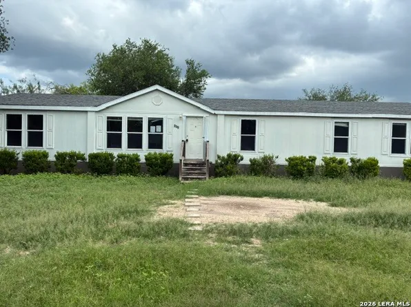 259 W VELNA ST, La Pryor, TX 78872
