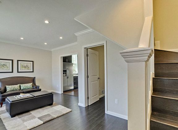 2nd image of 2051 Carroll Ave