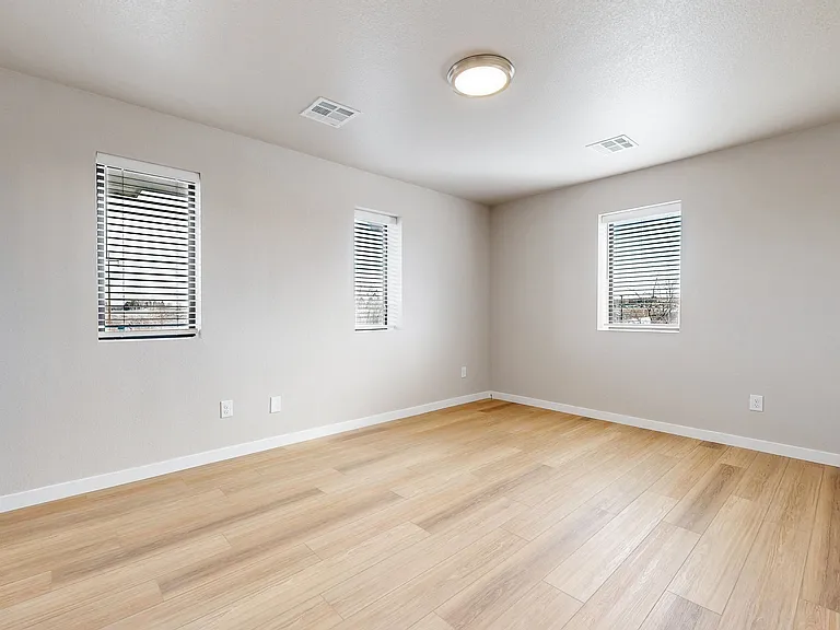 1027 Eagle Dr — Photo 11