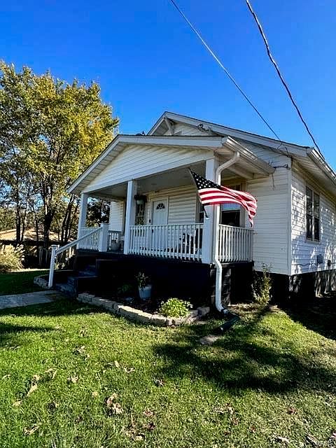 1st image of 703 W International St