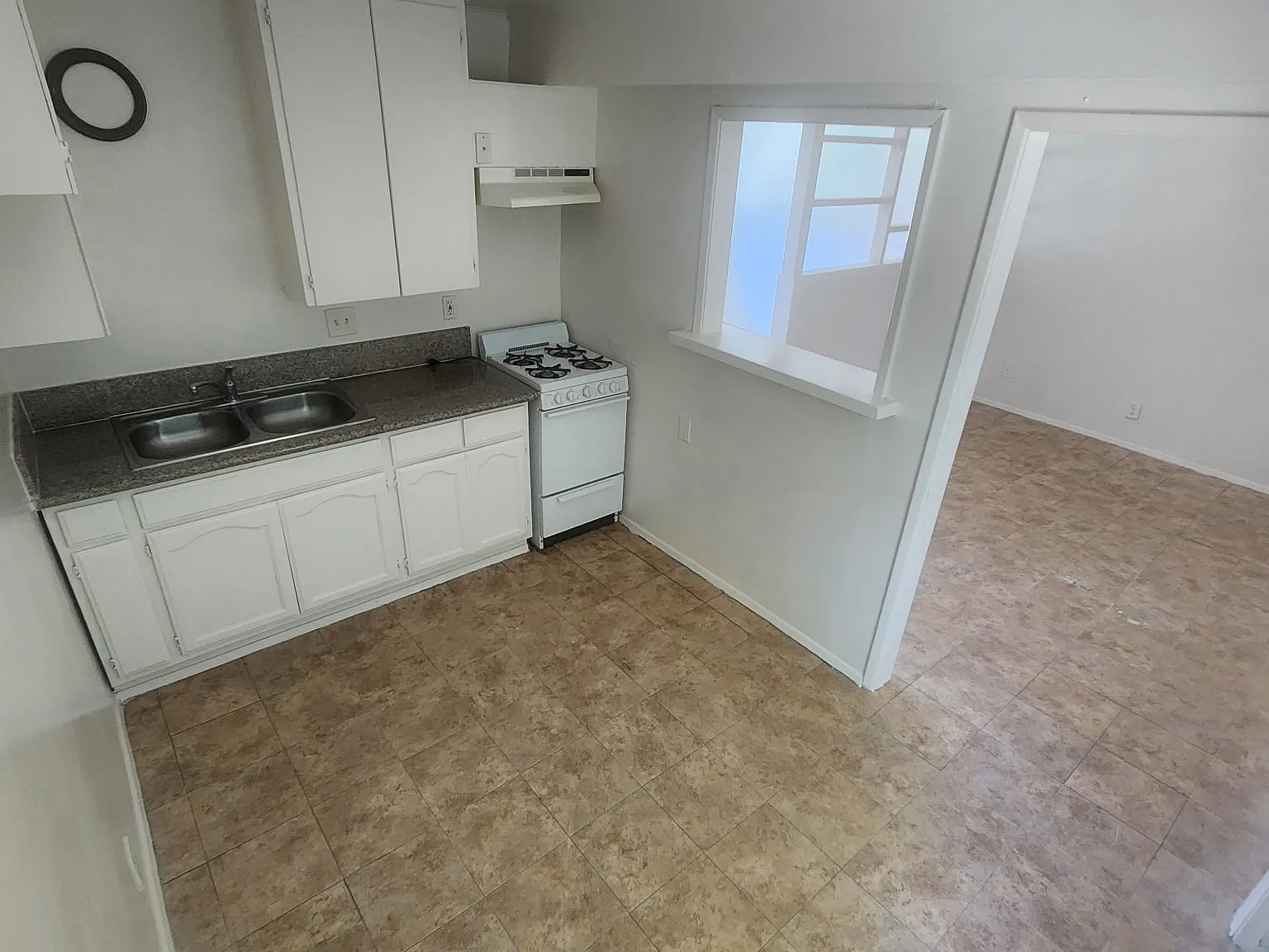Studio, 450 sqft, $1,695 — Photo 4