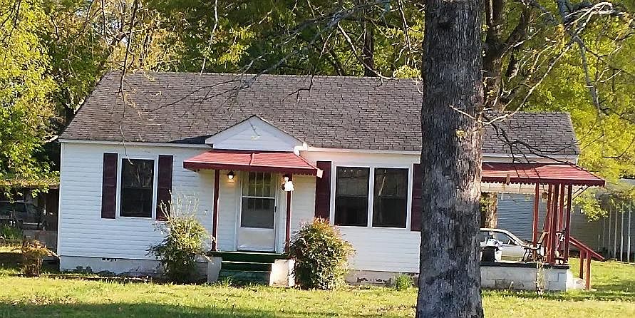 1st image of 636 James Ave