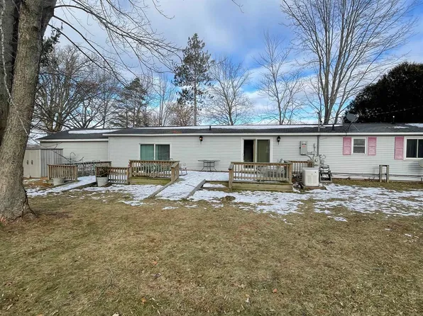 4690 E Herrick Rd, Clare, MI 48617
