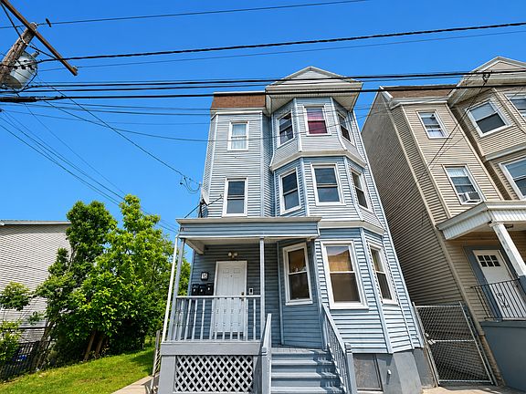 4th image of 15 3rd St APT 2