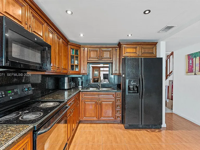 314 NE 142nd St #16C — Photo 7