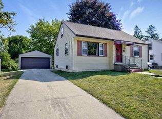 933 Lincoln St, Menasha, WI 54952