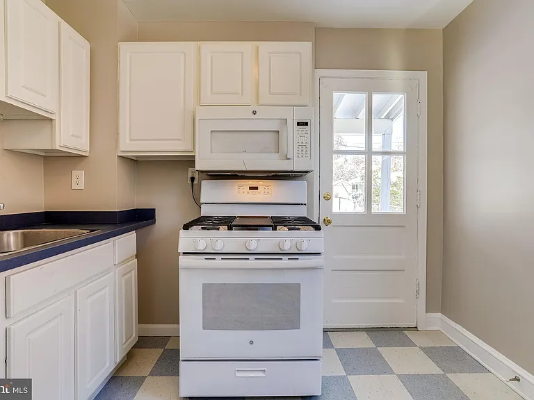 530 E Alexandria Ave — Photo 17