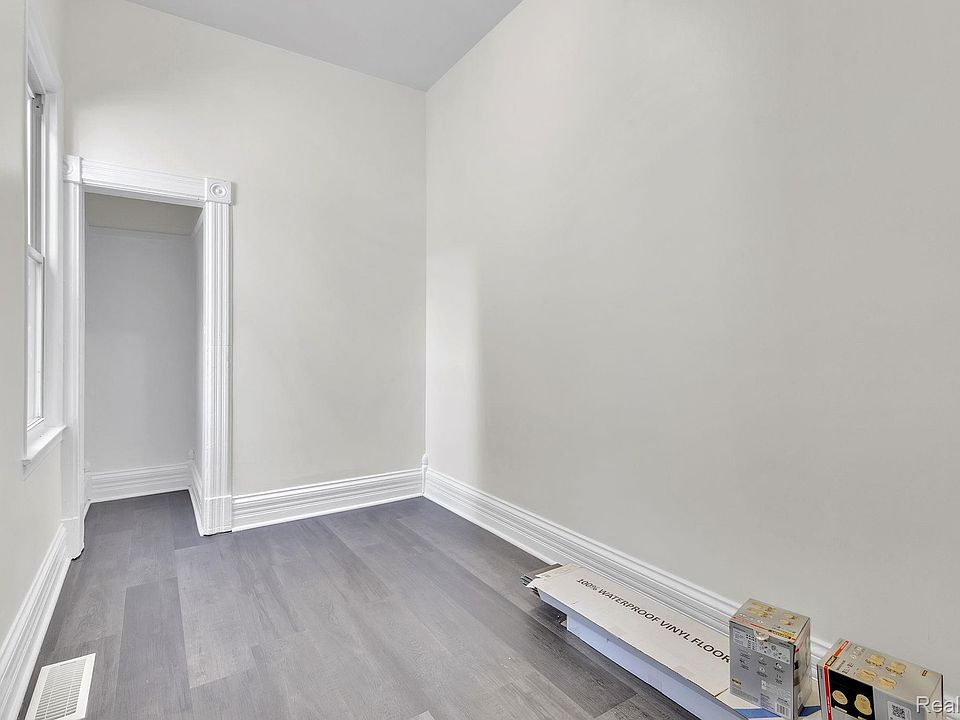 4450 Military St, photo 19