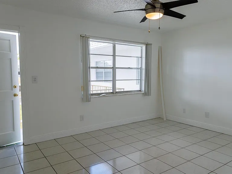 6211 SW 37th St #211 — Photo 22