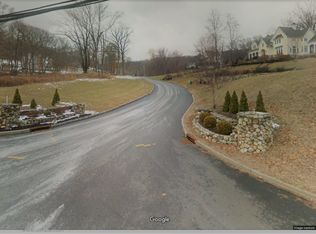 3 Katavolos Dr, Tomkins Cove, NY