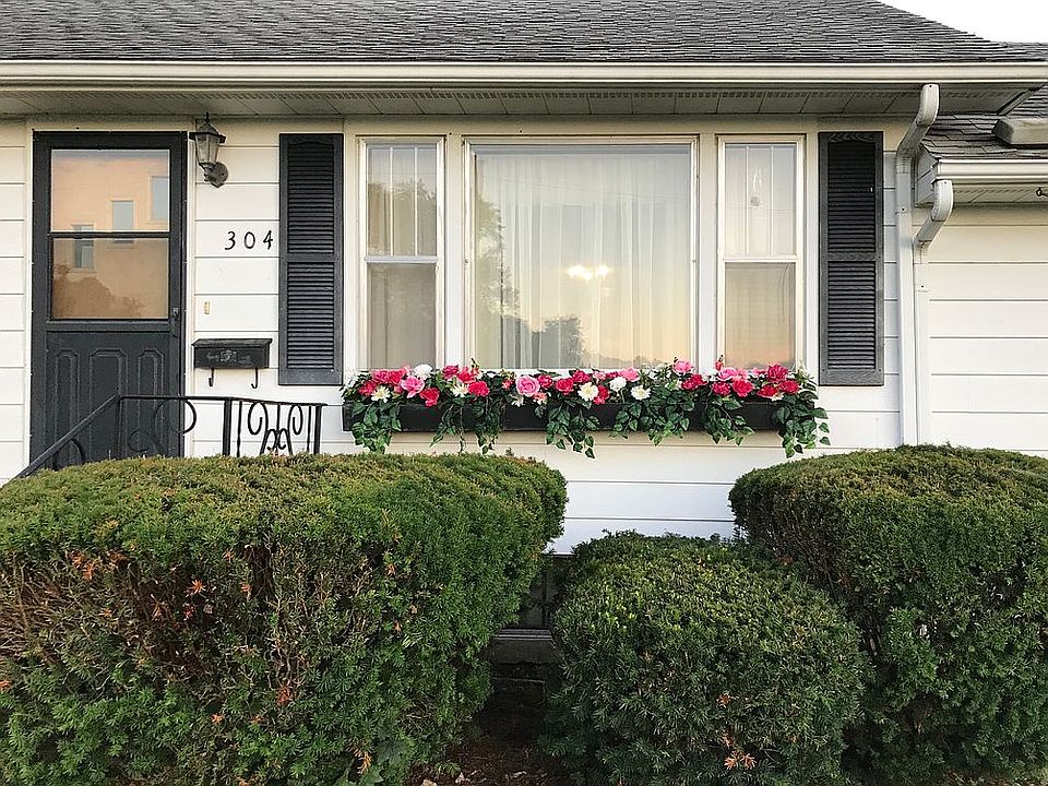 Window box with flowers
