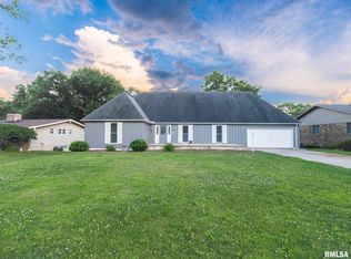 12 Olympia Fields Dr, Pekin, IL 61554