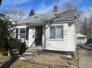 19189 Woodside St, Harper Woods, MI 48225