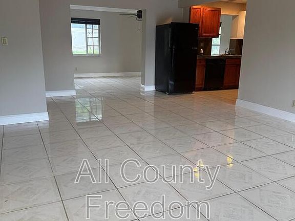 3rd image of 9404 NW 70th St