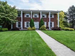 201 Westbury Dr, Coraopolis, PA 15108