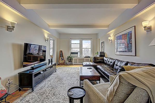 1st image of 520 Amsterdam Ave #8A