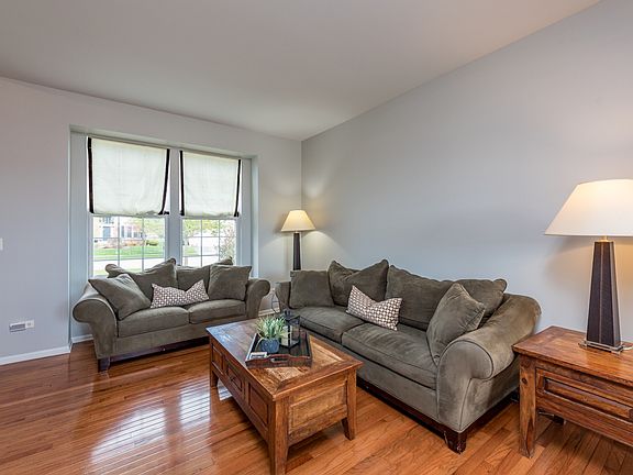 5th image of 1218 Goldfinch Ln