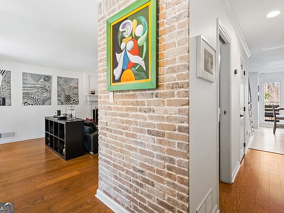 4th image of 485 Surveyors Point