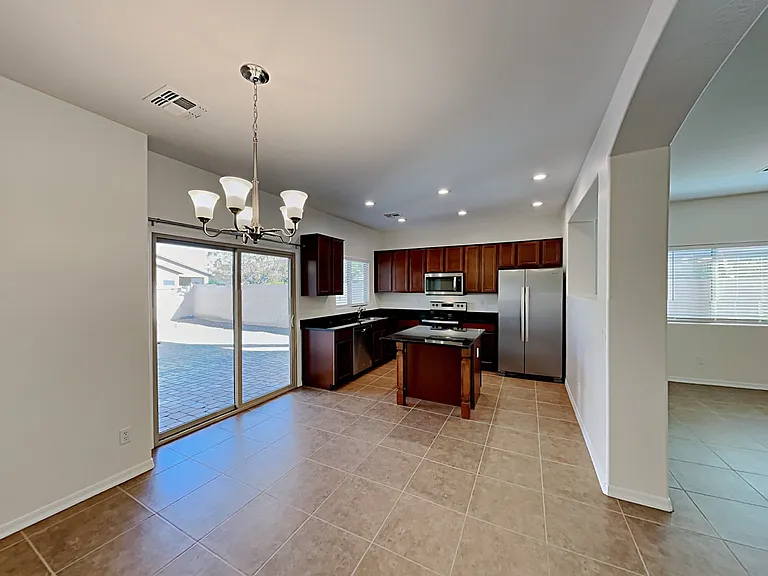 868 W Basswood Ave — Photo 4